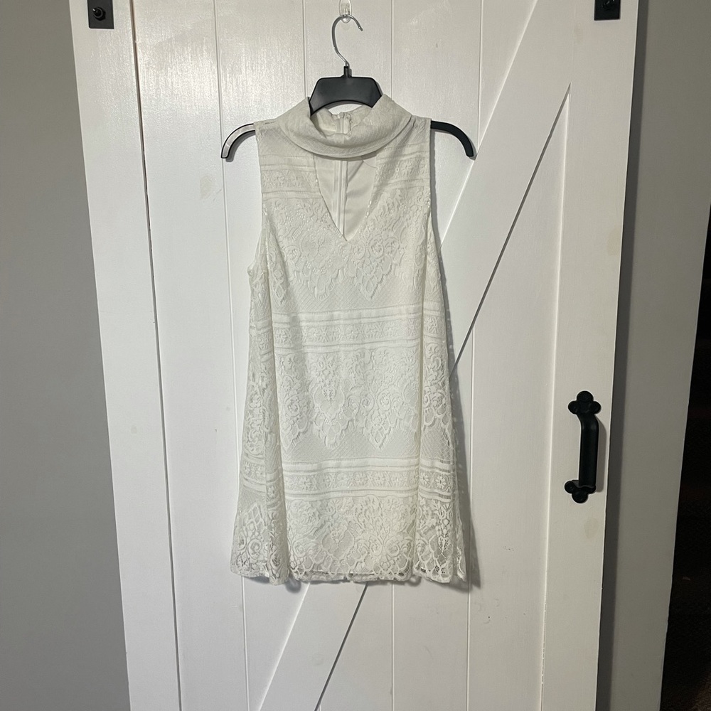 NWT Dee Elle High Neck With Keyhole V-neck cutout White Dress Size M.